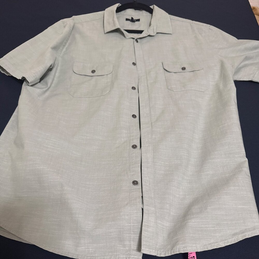 ALFANI men's Warren 2 pocket Size XL in a Dusty Medium Green Color.